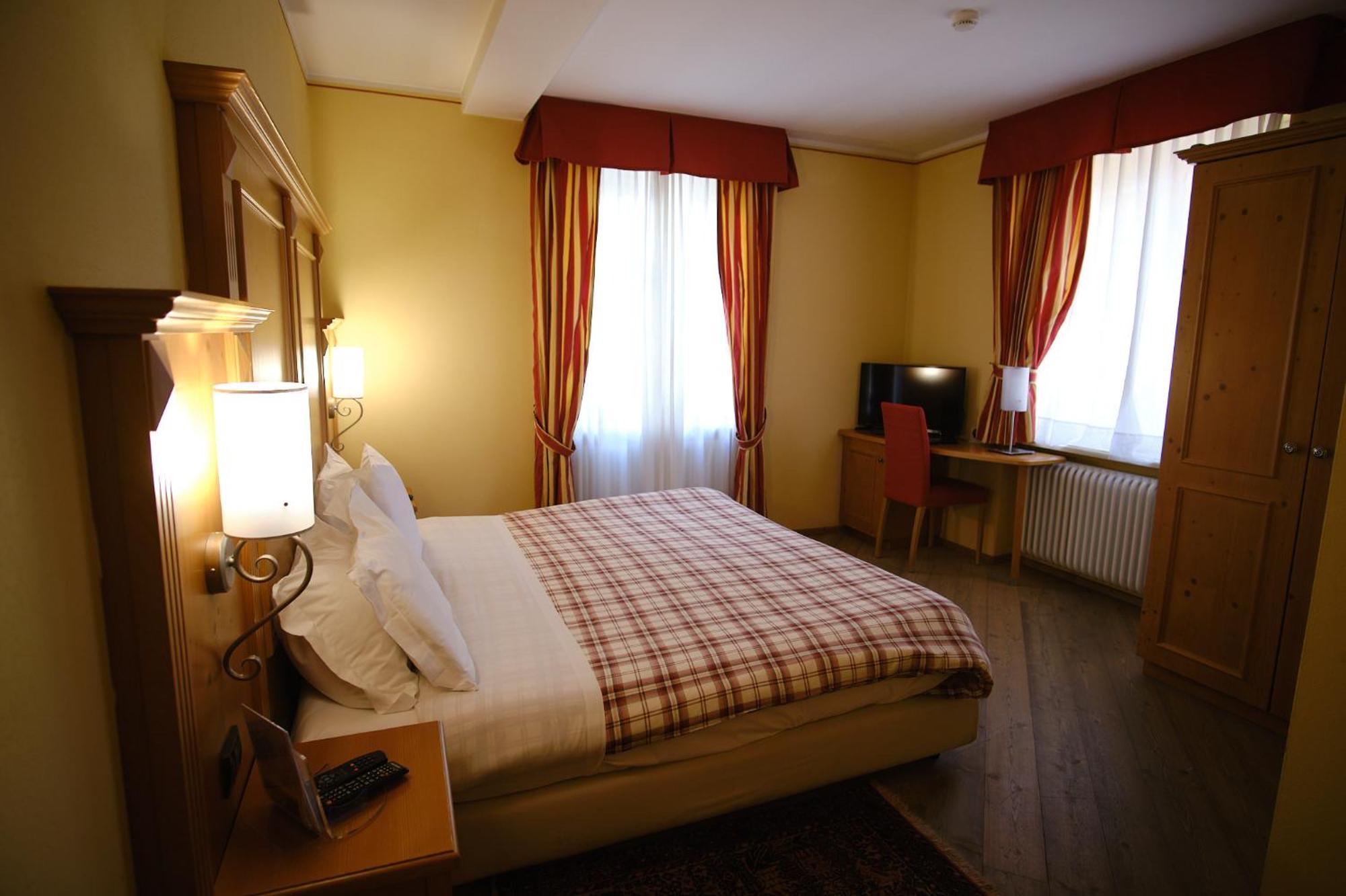 Hotel Bes & Spa Claviere Exterior photo