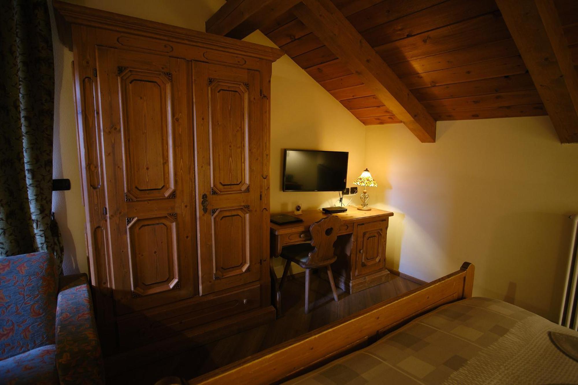 Hotel Bes & Spa Claviere Exterior photo