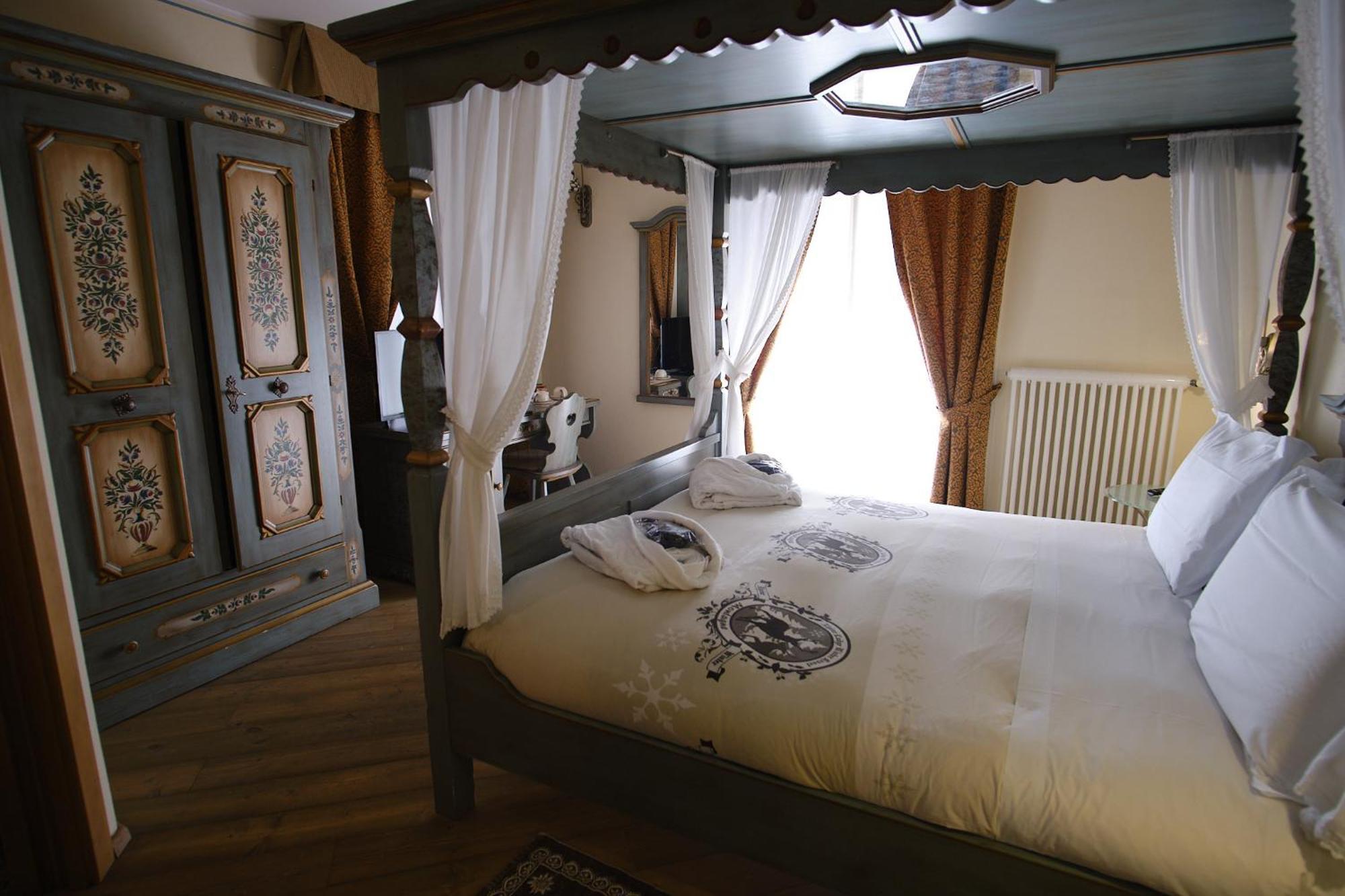 Hotel Bes & Spa Claviere Exterior photo