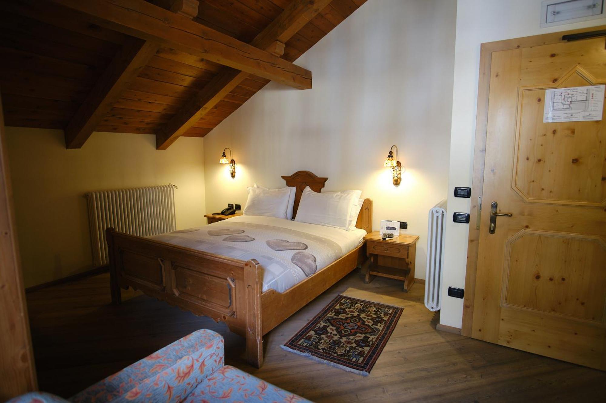 Hotel Bes & Spa Claviere Exterior photo