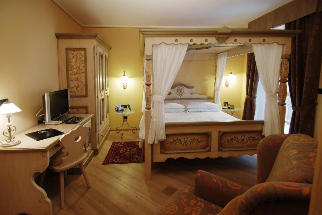 Hotel Bes & Spa Claviere Exterior photo