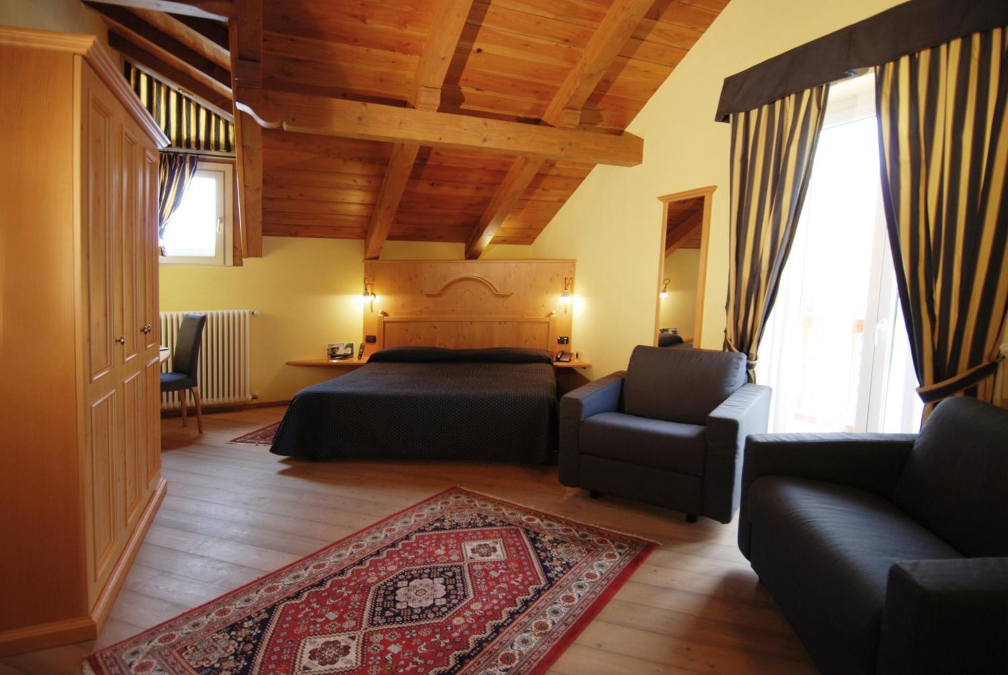 Hotel Bes & Spa Claviere Exterior photo
